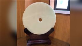  爸跟團遊陸…花8萬6買「天然白玉」！網看照驚：真的盤子（圖／翻攝自爆怨公社）