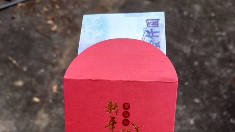 小學生收1千元紅包　下秒舉動他看傻