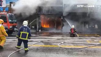 墾丁大街機車行陷火海　7車僅剩骨架
