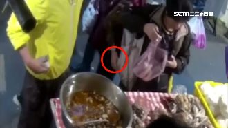 市場裝熟攀談行竊　阿嬤級扒手偷錢包