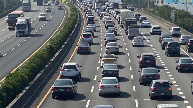 初一湧走春潮　國道5地雷路段要避開