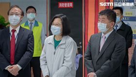 蔡英文春節慰勉1922疫情通報及諮詢專線值班同仁。（圖／總統府提供）