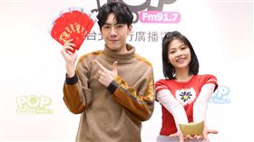 歡樂星聊最糗事　李友廷「金雞獨立」完成演出　柯泯薰因初戀寫下《失去光的螢火》 POP Radio提供