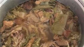 長輩將剩菜Mix成「恐怖大雜燴」（圖／翻攝自爆怨公社臉書）