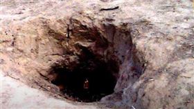 ▲戰國古墓開挖充滿了智慧。（圖／翻攝自微博影片）