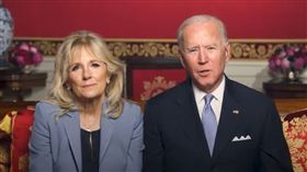 歡慶農曆春節　拜登偕第一夫人祝賀
歡慶農曆新年，美國總統拜登偕同第一夫人吉兒在推特（Twitter）發布的影片中祝賀牛年快樂，拜登也誓言掃除針對亞裔美國人與太平洋島民的種族主義與仇恨犯罪。
https://twitter.com/search?q=Jill%20Biden&src=typed_query
圖／翻攝自twitter@Jill Biden