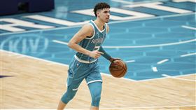 ▲「球三弟」鮑爾（LaMelo Ball）攻下20分11籃板4助攻。（圖／美聯社／達志影像）