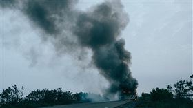 《複身犯》導演蕭力修拍炸掉小巴「45秒燒百萬」。（圖／牽猴子提供）