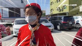 回娘家玩變裝趴　9旬嬤扮空姐亮相