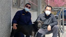 臺中市政府警察局局長楊源明大年初二一早上山慰勉堅守崗位員警（圖／翻攝畫面）