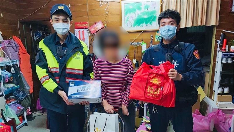 海山警關懷弱勢　慰問送暖過好年