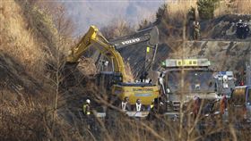 檀島火山爆、日本7.3強震 專家憂火環發威
http://www.apimages.com/Search?query=EARTHQUAKE&ss=100527&st=kw&entitysearch=&toItem=15&orderBy=Newest&searchMediaType=allmedia
圖／美聯社／達志影像