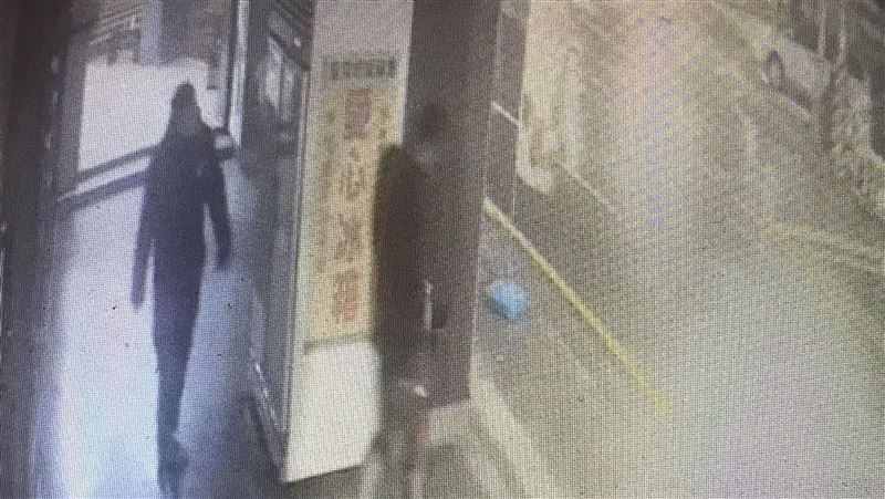 鋼鐵爸怒了！愛心冰箱被斷電食物全爛