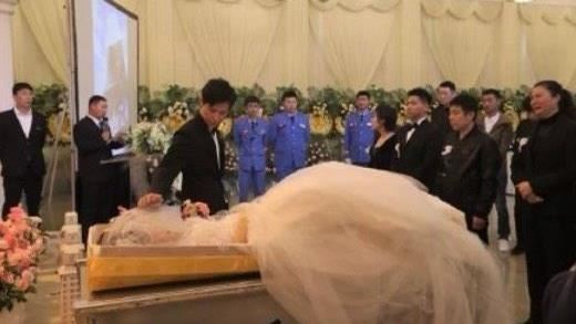 男殯儀館迎娶亡妻　一年後竟遭岳母告