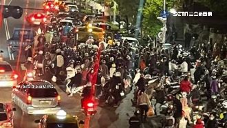 嘉義喪屍出沒！眾人追垃圾車畫面驚呆