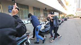 台中,南屯區,兇殺案,賭博,糾紛,前者為前者蔡姓嫌犯，後者為黃姓嫌犯