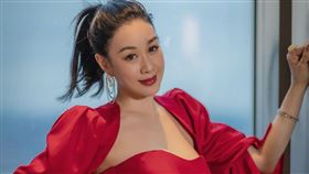 鍾麗緹、張倫碩、3個女兒。微博