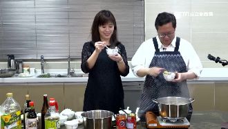 政壇曬恩愛　鄭文燦下廚「愛的料理」