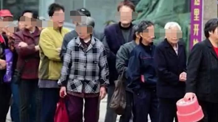 等領「馬雲發紅包」中國老人排爆銀行