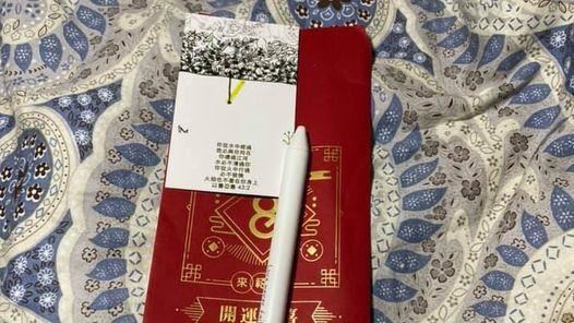 收到紅包正開心　一開是聖經小卡傻了