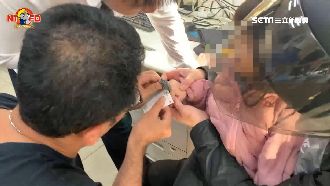 女童手指卡進玩具爆哭　消防機智解危