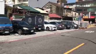 又見人肉占車位　兩遊客爆肢體衝突