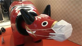 福島紅牛玩偶在東京車站展出JR東日本集團公司「鐵道會館」企畫宣傳福島觀光，在東京車站展示紅牛玩偶。因311東日本大地震發生至今即將滿10週年，主辦單位盼藉此喚起民眾對福島的關心。中央社記者楊明珠東京攝  110年2月15日