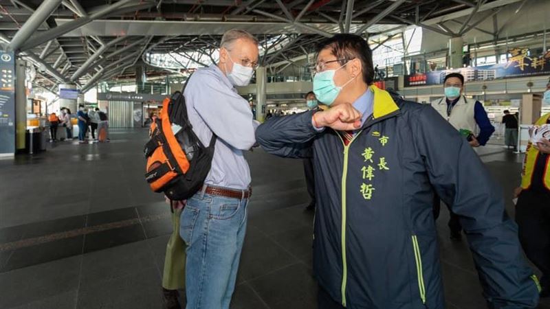 巧遇AIT處長　他親解「全糖去冰」