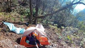 南投女山友登山墜谷　直升機吊掛救援（圖／南投消防局提供）