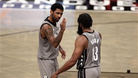 Kyrie Irving與James Harden此役聯手率領球隊獲勝。（圖／美聯社／達志影像）