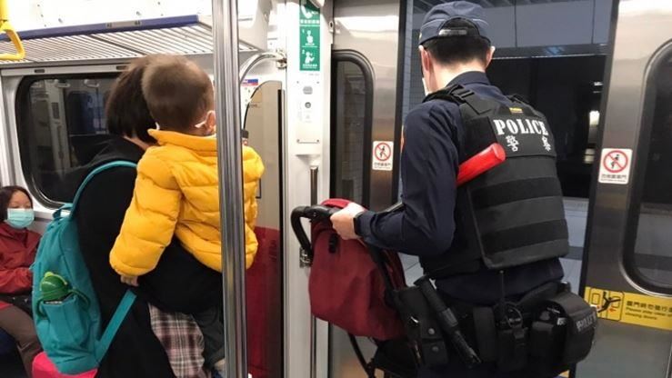 南港鐵警超暖心　2個小舉動溫情滿溢