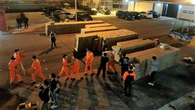 蒙古籍漁船走私香菸  海巡屏東海域截獲（1）海巡署南部分署16日宣布，13日在屏東恆春鎮山海西方6浬處，查獲蒙古籍漁船，載運CORSAIR品牌等未稅菸品867箱，市價超過新台幣3000萬元。（海巡署提供）中央社記者郭芷瑄傳真  110年2月16日