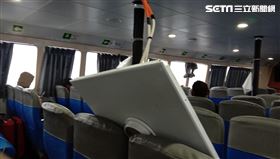 蘭嶼搭船晃到天花板砸落！驚悚畫面曝。圖/劉姓民眾提供