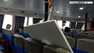 蘭嶼搭船晃到天花板砸落！驚悚畫面曝