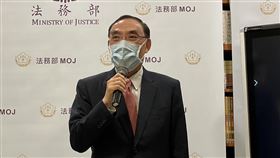 不當接觸案第2波清查　蔡清祥：3個月內完成法務部長蔡清祥17日下午在媒體茶敘後受訪表示，司法界不當接觸案第2波調查進度都在進行當中，相信會在3 個月內盡快完成，「這個事件，希望早日能夠落幕」。中央社記者劉世怡攝  110年2月17日