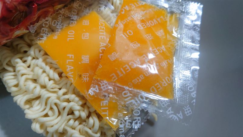 泡麵打開見雙倍量傻了　網笑：賺到