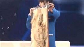 鑑定,動物,狼,毛皮,殘忍（圖／翻攝自微博）