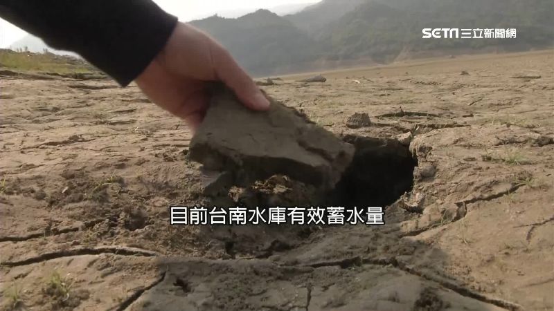 水情嚴峻　曾文水庫見底成「大草原」