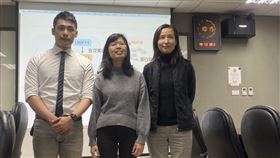 中研院最新大腦研究  蛋白不穩定恐致智能障礙智能障礙、癲癇和自閉症等患者通常需要特殊治療、教育和長期照顧，對家庭和社會經濟都是相當大的負擔，中研院生物化學研究所特聘研究員陳瑞華（中）與中研院細胞個體生物學研究所副研究員周申如（右）透過跨領域研究，提出蛋白質穩定大腦發育密切相關的新觀點，研究登上國際期刊。中央社記者吳欣紜攝  110年2月19日