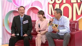 阿Ben、徐小可和爸爸坤哥，以及美女主播蔡逸帆、老公Jeff和蔡爸蔡輝煌近日上年代MUCH《聽媽媽的話》。圖／年代提供