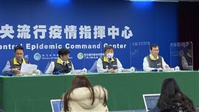 有關罔腰新聞，指揮中心醫療應變組副組長羅一鈞（左一）表示，目前該事件看來該網紅應該就是誇大、媒體效果部分，後續會再觀察。（圖／記者簡浩正攝影）