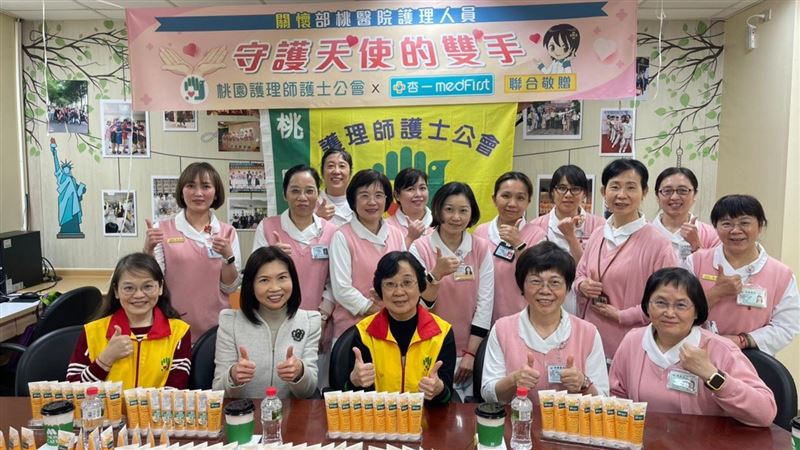 呵護部桃防疫辛勞　醫療通路贈護手霜