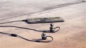 SteelSeries賽睿推出Tusq入耳式行動遊戲耳機（圖／品牌提供）