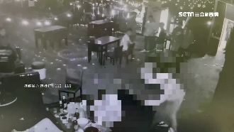 不滿服務生獨厚某桌　酒客揮刀砍3人