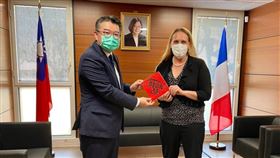 交往限制解除！首次美官員訪駐南法辦事處　盼深化台美關係 (圖/台灣駐普羅旺斯辦事處推特