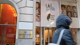 駐紐約辦事處再傳人員染疫駐紐約辦事處新增一名人員感染2019冠狀病毒疾病，為兩個多月來第2起確定病例。圖為2020年12月10日辦事處外觀。中央社記者尹俊傑紐約攝  110年2月20日