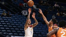 ▲球哥」鮑爾（Lonzo Ball）投進6顆三分球。（圖／翻攝自鵜鶘推特）