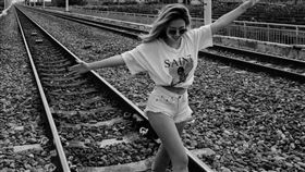 「小蔡依林」呂妍芯入侵軌道拍美照　台鐵怒報警圖翻攝自／台灣便當管理局-附屬鐵路部