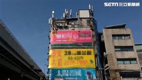 基地台、頂加、廣告。（圖／記者陳韋帆攝影）