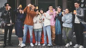 《一杯熱奶茶的等待》開鏡儀式現場照。演員：周予天、謝翔雅、連晨翔、導演 詹馥華、吳子霏、潘綱大、李聿安、李雪、劉宇昕